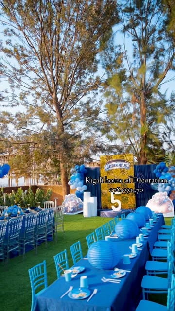 Fifth birthday: long blue guest tables on a lawn